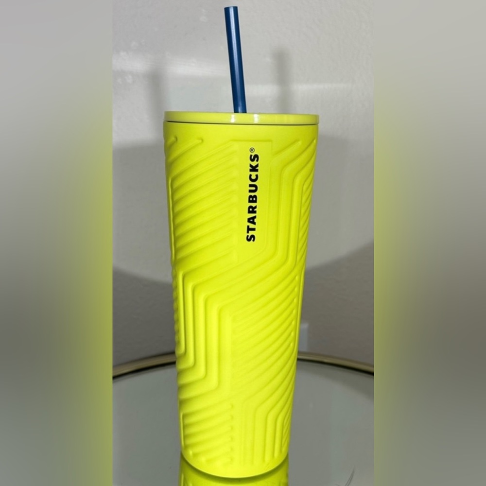 New Starbucks 2024 Winter Angular Neon Yellow
Stainless Steel Soft Touch Tumbler